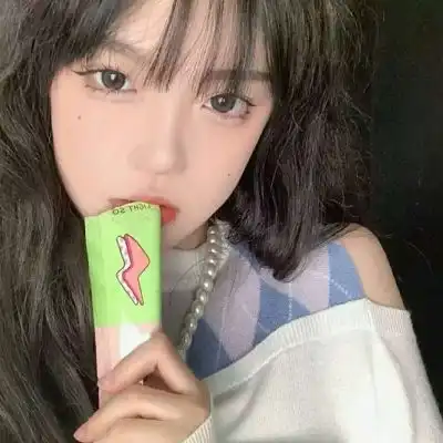 工作装美女头像甜蜜