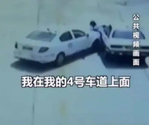 安徽无为一女子参加科目二考试,现场被撞骨折,网友科二不踩油门