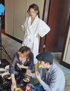 这就是圈里最干净女星烂大街裤子穿出月光腿,让人心动