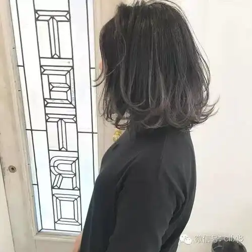 现在主打发型一刀切波波头