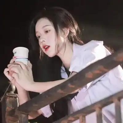 ins女生头像,你被黑暗敲打,恰恰说明你是黑暗本身