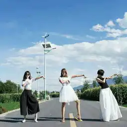 我需要三个女生闺蜜头像,一个一张,不带字,不要头像是同一个人,谢谢大神