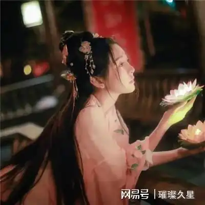 黑暗头像女生真人霸气烟