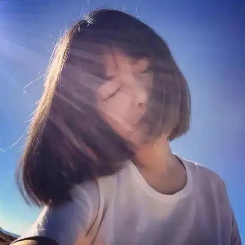 三次元短发女生头像进门