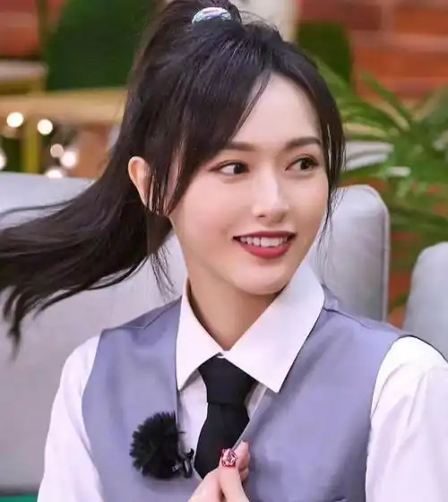 唐嫣这才叫真少女穿上jk制服后,让人猜不出真实年纪