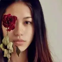 露半张脸的女生头像微信头像图片大全