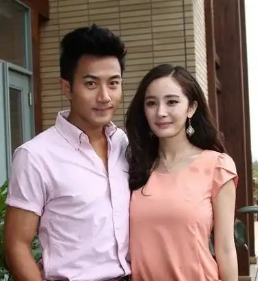 刘恺威魏大勋机场同框,两人还要同台演出,他俩该如何称呼彼此
