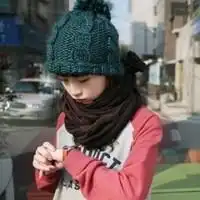 头像女生戴帽子和墨镜俄