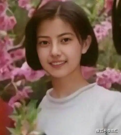 女星的老照片,高圆圆学生气息,刘亦菲清纯可人,杨幂美得心动