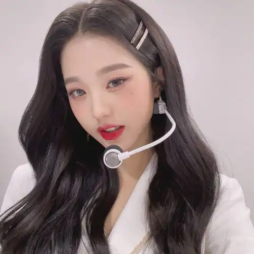 想要一些偶像感比较重的头像