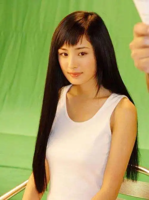 女星出道颜值盘点杨幂青涩唐嫣甜美,杨紫清纯热巴学生气十足