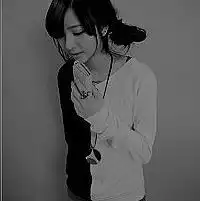 求姐妹头像带字的分别是盈冰,冉