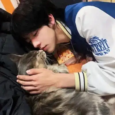 男女生抱狗头像,抱狗狗的真人头像