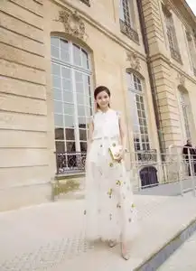 短发怎样搭配最有女人味