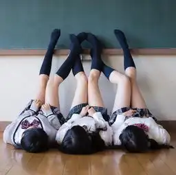 日本摄影师镜头下的制服少女,这么诱惑却没人敢说低级