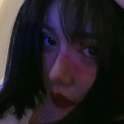 红唇漂亮女生头像