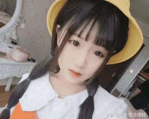 90后网红杨清柠直播失误关掉特效,网友这路人谁啊