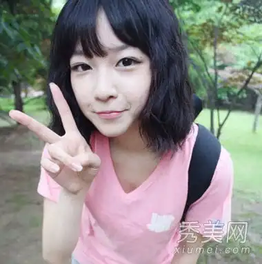 今年流行什么发型韩式短烫发令人耳目一新,最能降低年龄