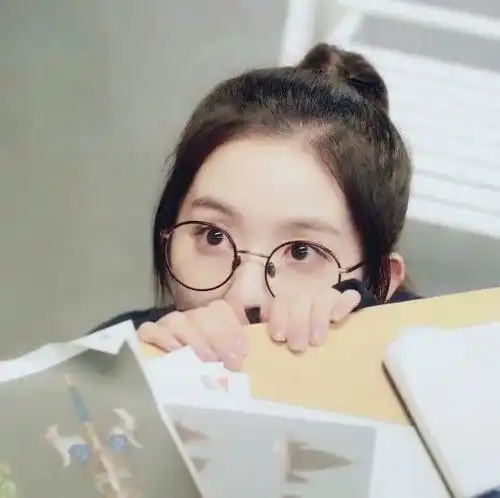 女生狼尾头像irene