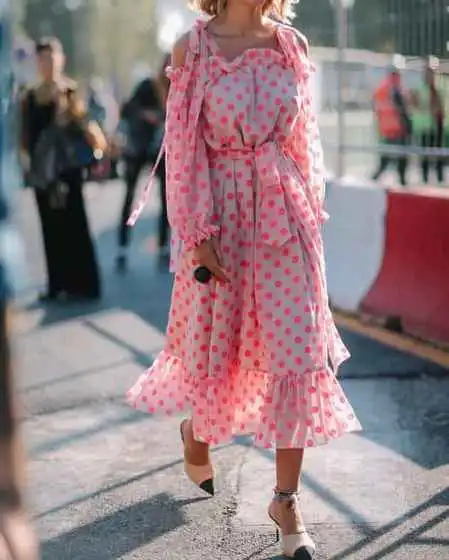 一字肩连衣裙怎么搭配来看看它的升级版更加优雅又显瘦