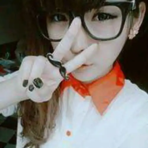 求大家帮我找找一下和这个图片相识的男的用的我要做情侣头像