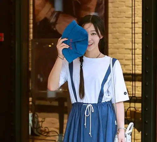 街拍美女优雅甜美的淑女风穿搭,让小姐姐不仅有魅力而且迷人