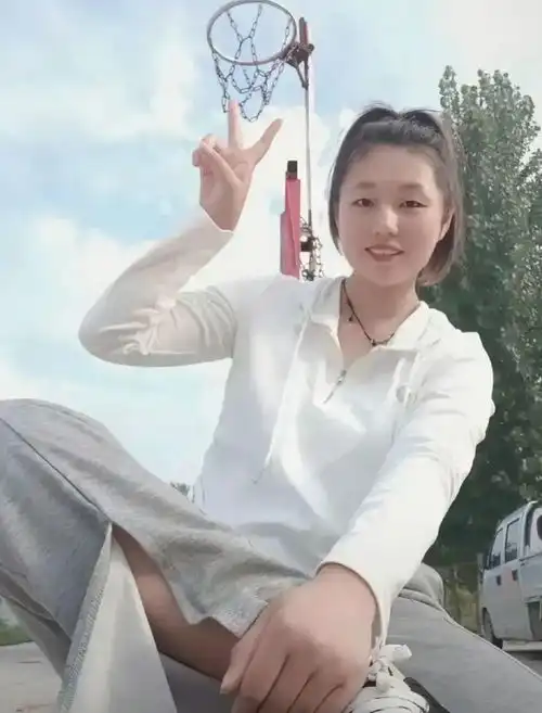 24岁网红芳芳被杀后续曝婆婆拎香蕉叫嚣她跑出来不就没事了