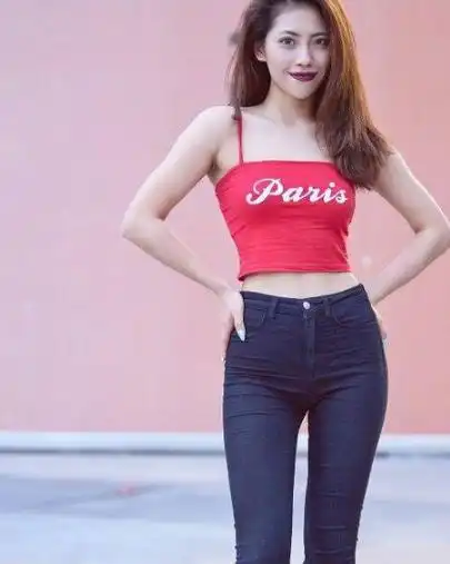 穿紧身裤的美女,永远都那么有魅力吸引眼球