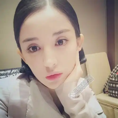 非主流带字头像女短发古