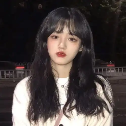 玩黑女生头像春日