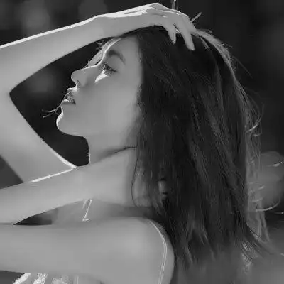 黑白头像女唯美高清图片