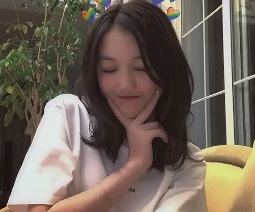 李亚鹏急流勇退,不回影视圈赚养老钱,女儿李嫣从小就女凭母贵
