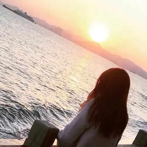 夕阳下的背影女生头像早