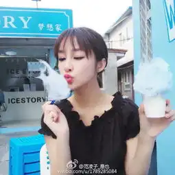 北影校花嘟嘴卖萌难掩成熟美艳