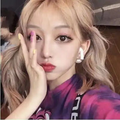 女孩子脸部很娇嫩,3个动作趁早改,否则脸或会越来越大