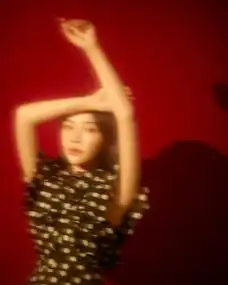 组图徐冬冬绿洲晒美照波点裙大黑帽复古摩登女人味浓