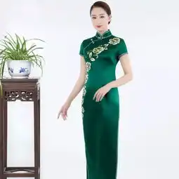 穿高级时装的女人,本身就是艺术品