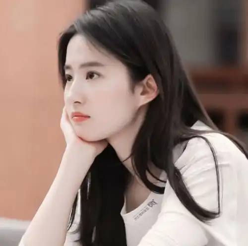 赵丽颖杨幂热剧频出,引得诸多喝彩,而人们却不会忘记曾经的神仙姐姐