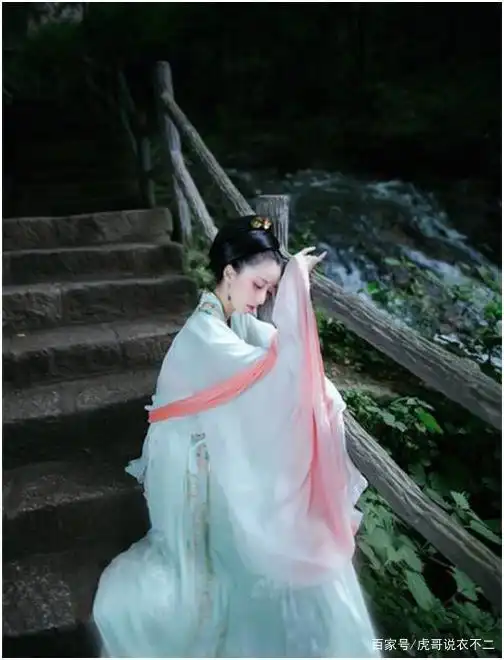 秋天如何走好古风style仅仅穿汉服是不够的,妆容也要跟上