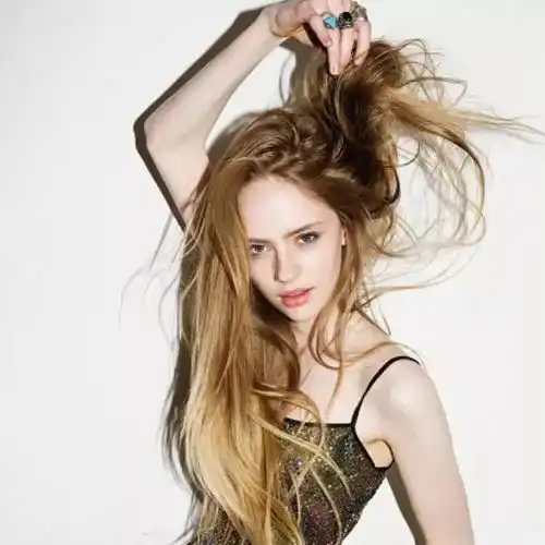 高级感头像欧美女生秋瓷