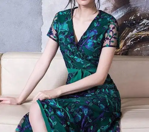 精美刺绣网纱裙,显瘦又唯美,做一个气质出众的美女子