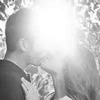 黑白男女亲吻头像一对微信头像图片大全