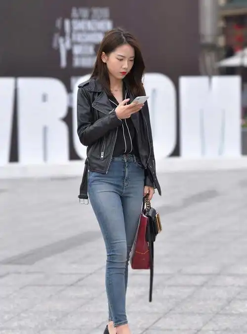保暖与时髦兼得不再是问题,只要你有件黑皮衣秋日里显瘦的王牌

