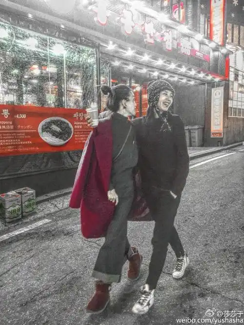 女星和闺蜜出游照高圆圆闺密比她有型,刘诗诗素颜被于莎莎秒杀