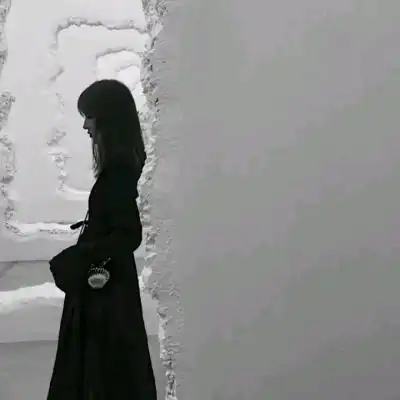 让人想哭的伤感意境美女头像最新版对同一个人也可以心动千万次