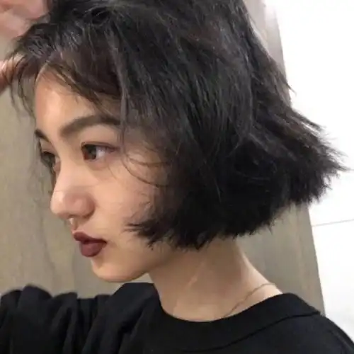 三次元短发女生头像方位