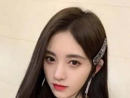 孟美岐男闺蜜王一博,周雨彤男闺蜜肖战,得知沈月男闺蜜网友酸了