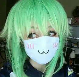 求一个绿色头发的妹子coser戴口罩的表情包