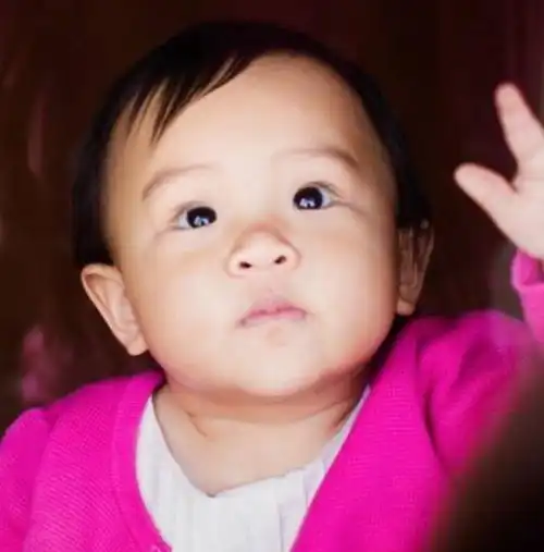 李小璐成功培养女儿,甜馨穿公主裙自信弹钢琴,比贾乃亮称职多了