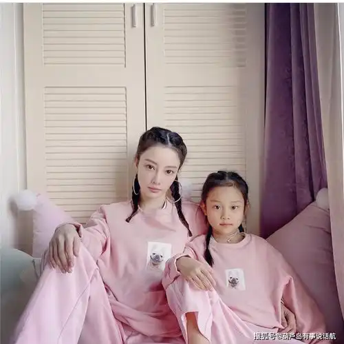 李小璐与贾乃亮离婚,从此一别两宽,她女儿甜馨,长成小美女了